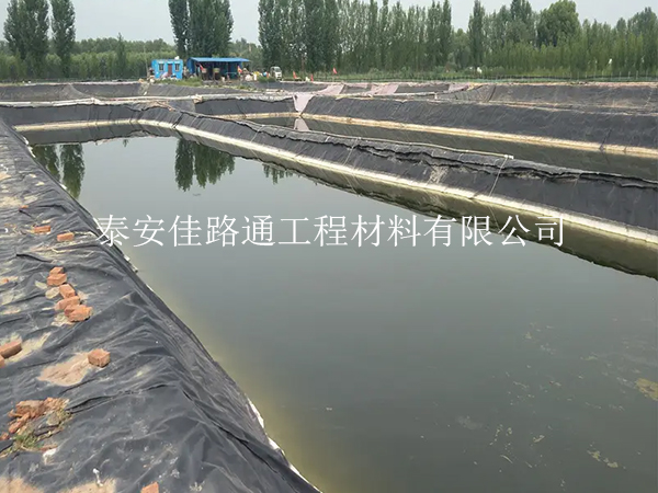 选择污水处理防渗膜:关键因素与创新视角 选择污水处理防渗膜:关键因素与创新视角