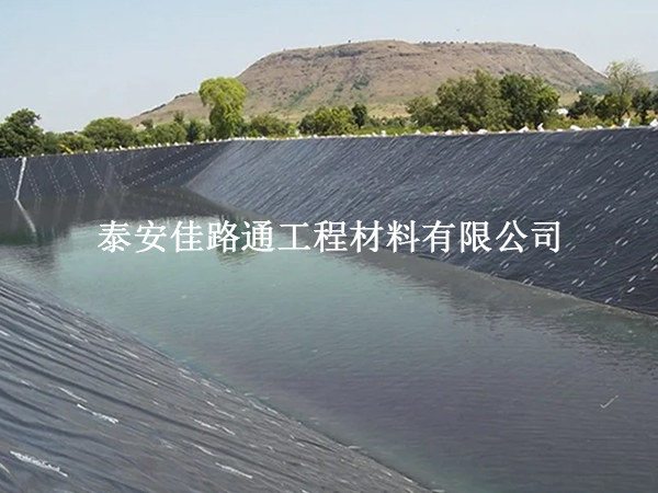 天气对污水处理防渗膜铺设的影响:一场自然的考验与智慧应对 天气对污水处理防渗膜铺设的影响:一场自然的考验与智慧应对